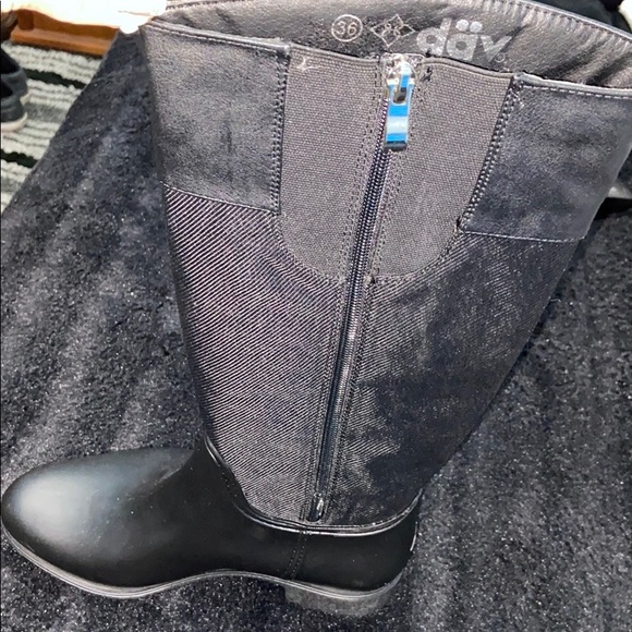 Long black boots - Picture 6 of 6